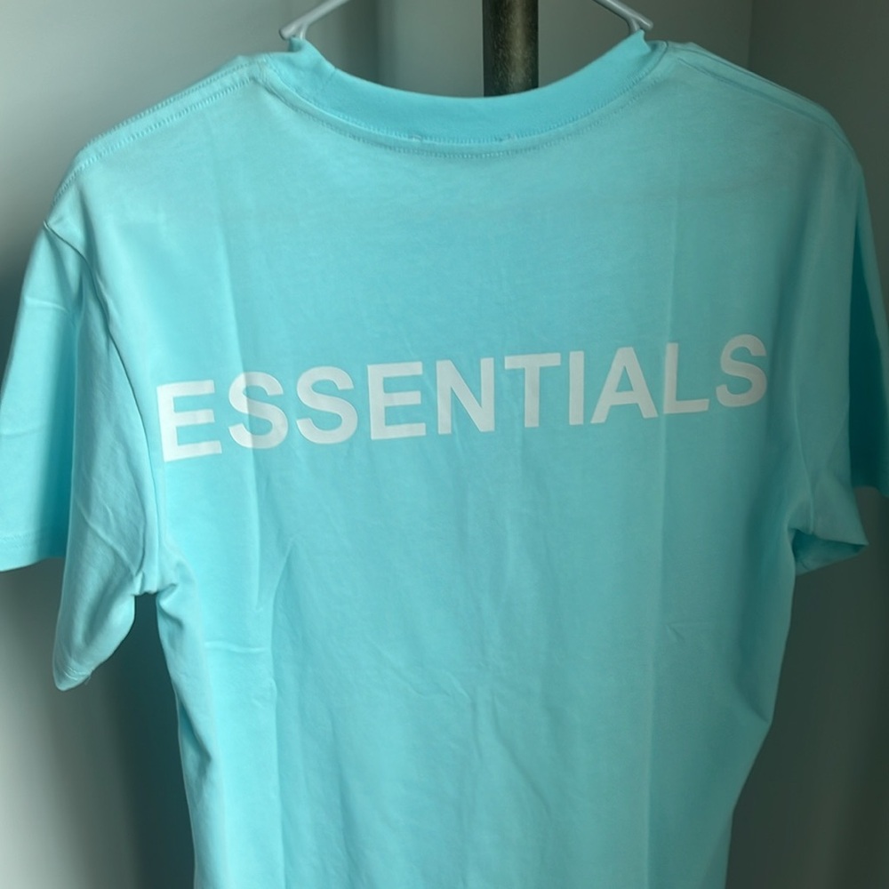 Essentials shirts - Picture 2 of 2